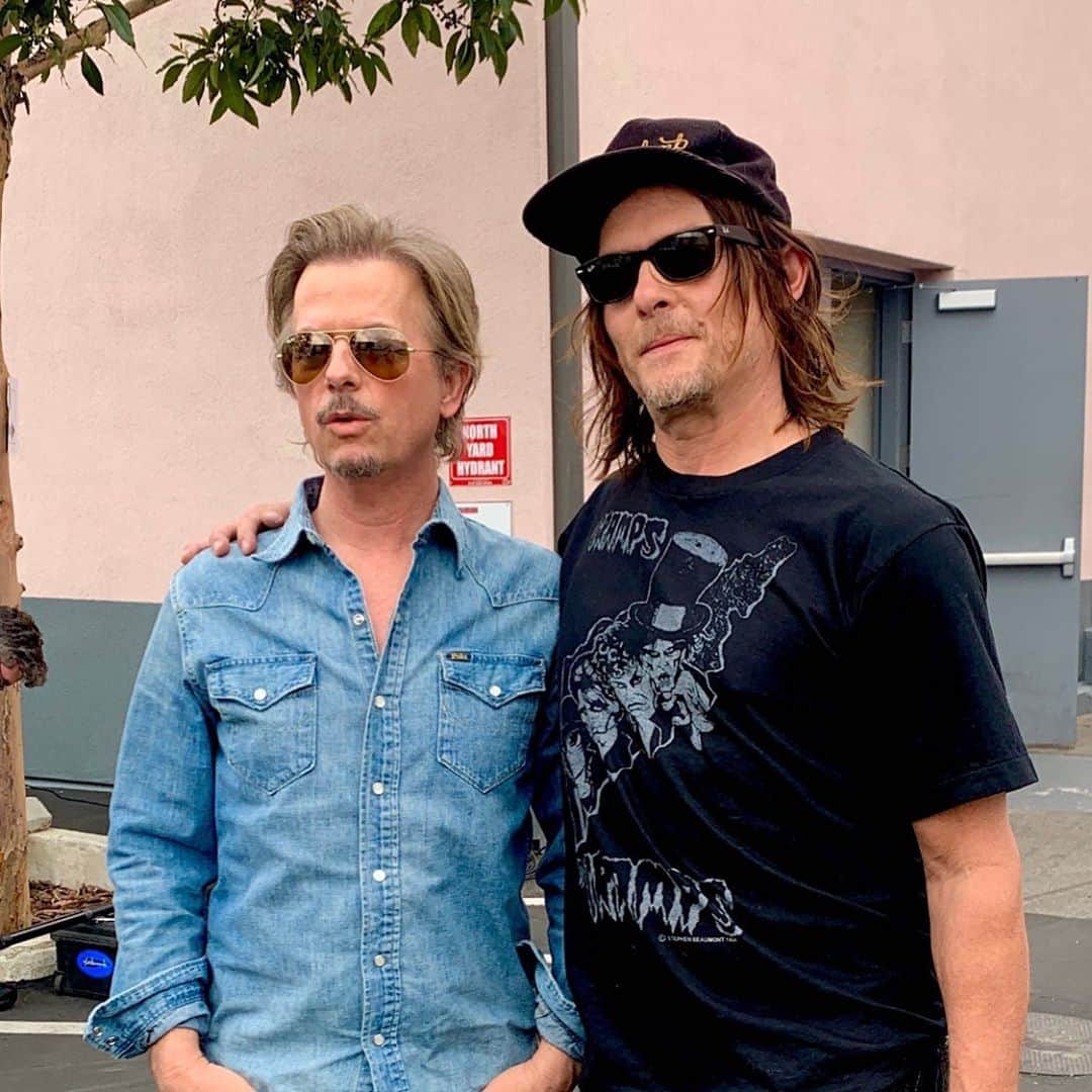 デヴィッド・スペードのインスタグラム：「Congrats to this fool for a great run on @thewalkingdead and also a spin off. Up next.. a comb!  @bigbaldhead. Hillbilly and ted」