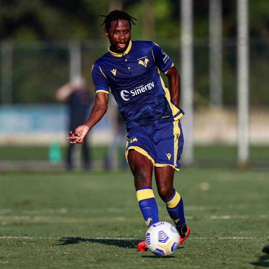 エラス・ヴェローナFCさんのインスタグラム写真 - (エラス・ヴェローナFCInstagram)「MINUTI NELLE GAMBE 💪  Secondo test stagionale per i gialloblu allo Sporting Center #Paradiso: la spunta la Cremonese (1-0). Debutto col Verona per Cetin, Rüegg, Ilic e Tamèze.  #DaiVerona」9月13日 2時15分 - hellasveronafc