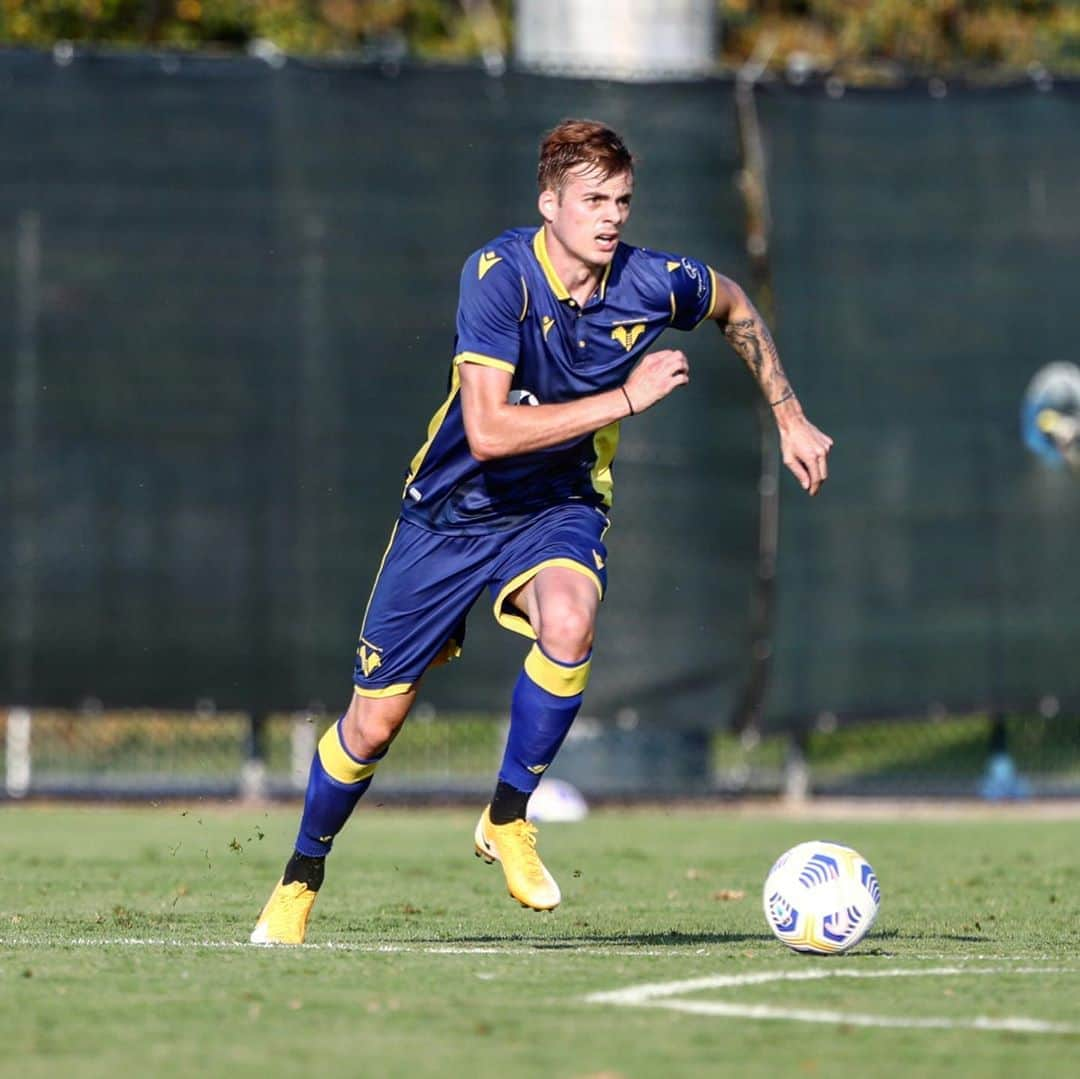 エラス・ヴェローナFCさんのインスタグラム写真 - (エラス・ヴェローナFCInstagram)「MINUTI NELLE GAMBE 💪  Secondo test stagionale per i gialloblu allo Sporting Center #Paradiso: la spunta la Cremonese (1-0). Debutto col Verona per Cetin, Rüegg, Ilic e Tamèze.  #DaiVerona」9月13日 2時15分 - hellasveronafc