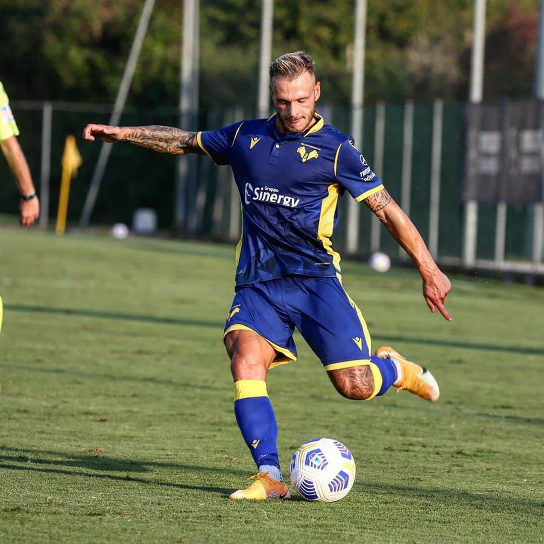 エラス・ヴェローナFCさんのインスタグラム写真 - (エラス・ヴェローナFCInstagram)「MINUTI NELLE GAMBE 💪  Secondo test stagionale per i gialloblu allo Sporting Center #Paradiso: la spunta la Cremonese (1-0). Debutto col Verona per Cetin, Rüegg, Ilic e Tamèze.  #DaiVerona」9月13日 2時15分 - hellasveronafc