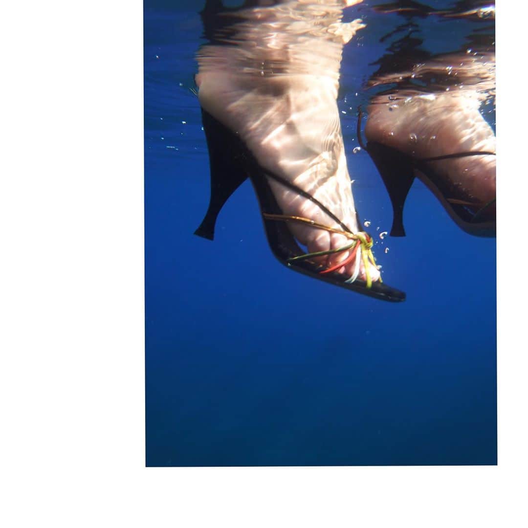 ロートルショーズさんのインスタグラム写真 - (ロートルショーズInstagram)「Neverending Summer. Sailing through the Eolian Islands, Italy - 2020  An analog photography project by Emma Scarafiotti ( @emma_nica ) #LautreChose」9月13日 2時16分 - lautrechose