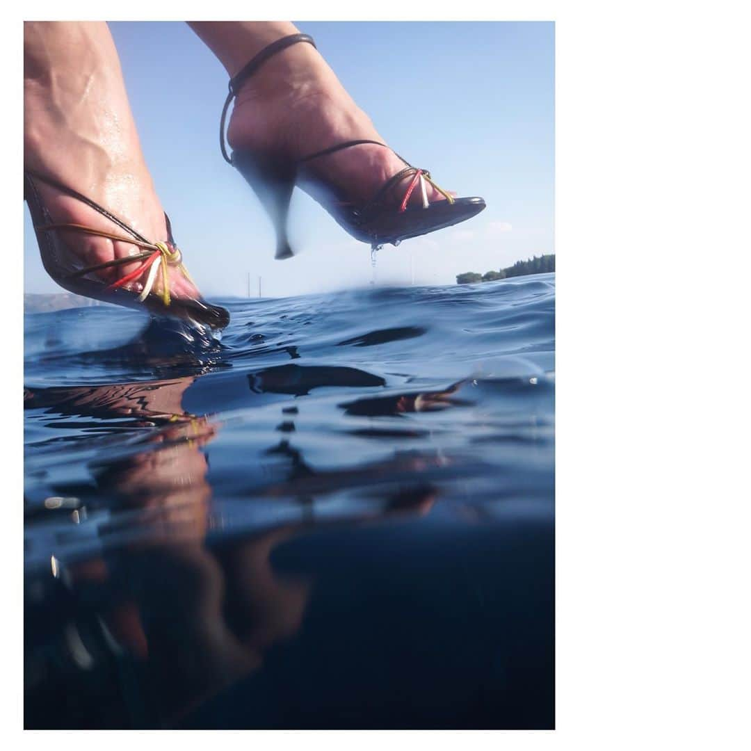 ロートルショーズさんのインスタグラム写真 - (ロートルショーズInstagram)「Neverending Summer. Sailing through the Eolian Islands, Italy - 2020  An analog photography project by Emma Scarafiotti ( @emma_nica ) #LautreChose」9月13日 2時16分 - lautrechose