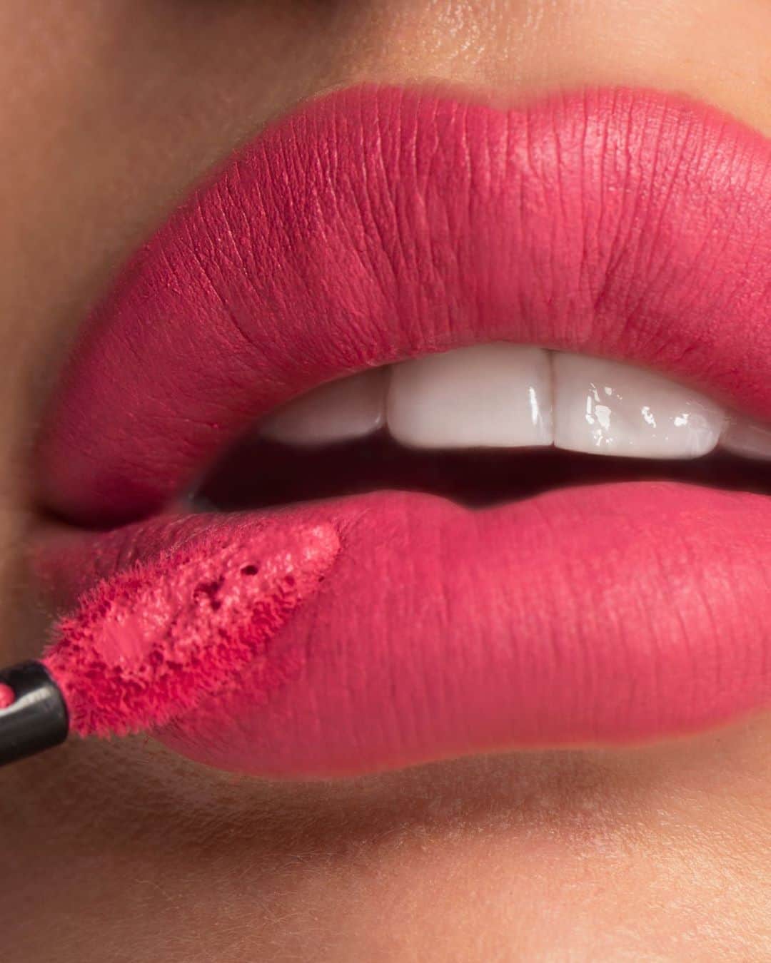 Smashboxのインスタグラム：「Precise tip = easiest liquid lip application ever & the perfect pink pout.   💗Always On Liquid Lipstick in Hair Flip」
