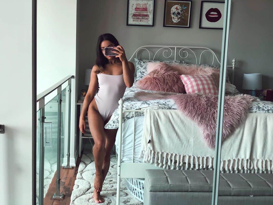 ビクトリア・ムーアズのインスタグラム：「Focus on the good💖🙏🏼 @glo.organic ✨」