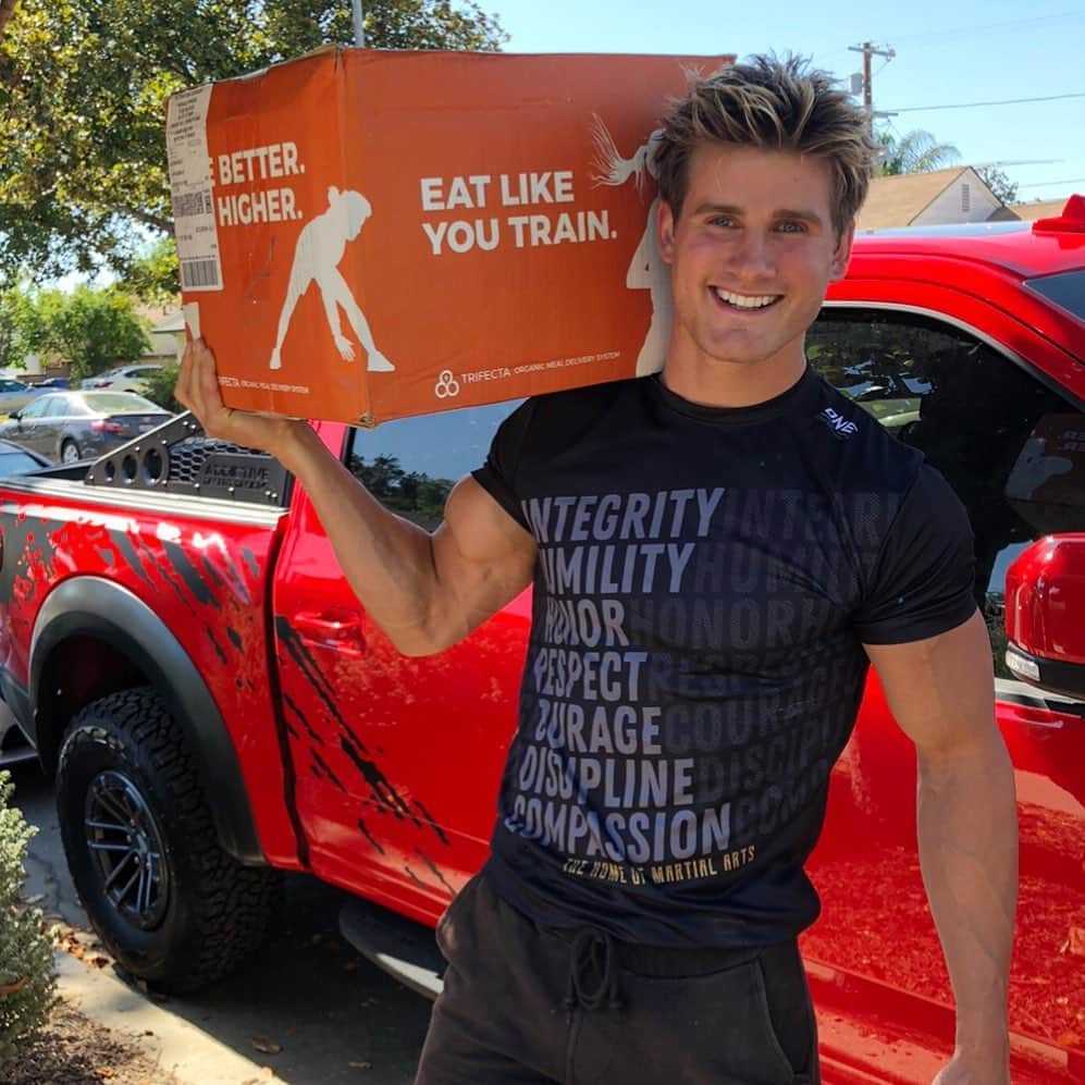 セージ・ノースカットのインスタグラム：「Train hard, eat great!」