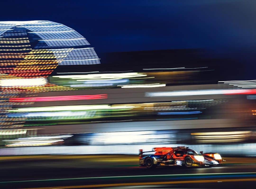 ジャン＝エリック・ベルニュのインスタグラム：「This time next week, racing on the sunset in Le Mans 😍 Can’t wait to give it all on track with my team mates to win! @mikkelhjensen @romanrusinoff  📸 @cmpbkk」