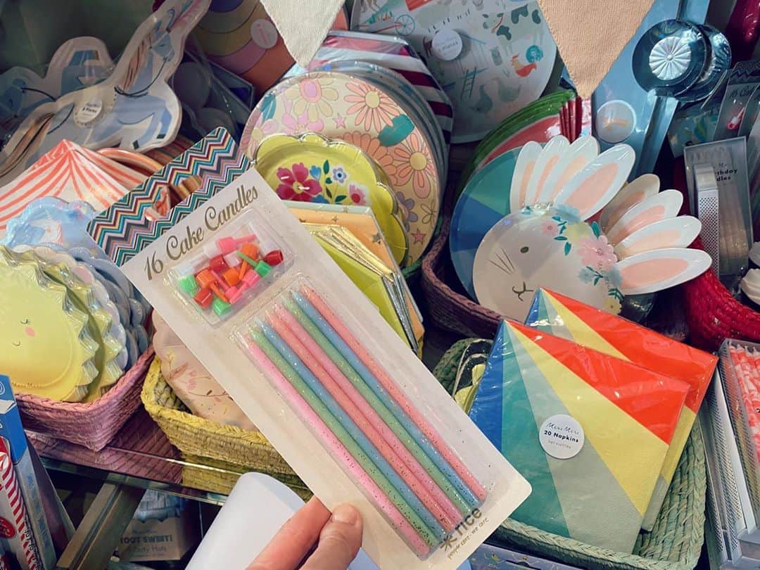 MEGさんのインスタグラム写真 - (MEGInstagram)「可愛い玩具屋さん、全力で個性発揮できそうなスイミングゴーグルあり🥽」9月13日 2時32分 - _x_meg_x_