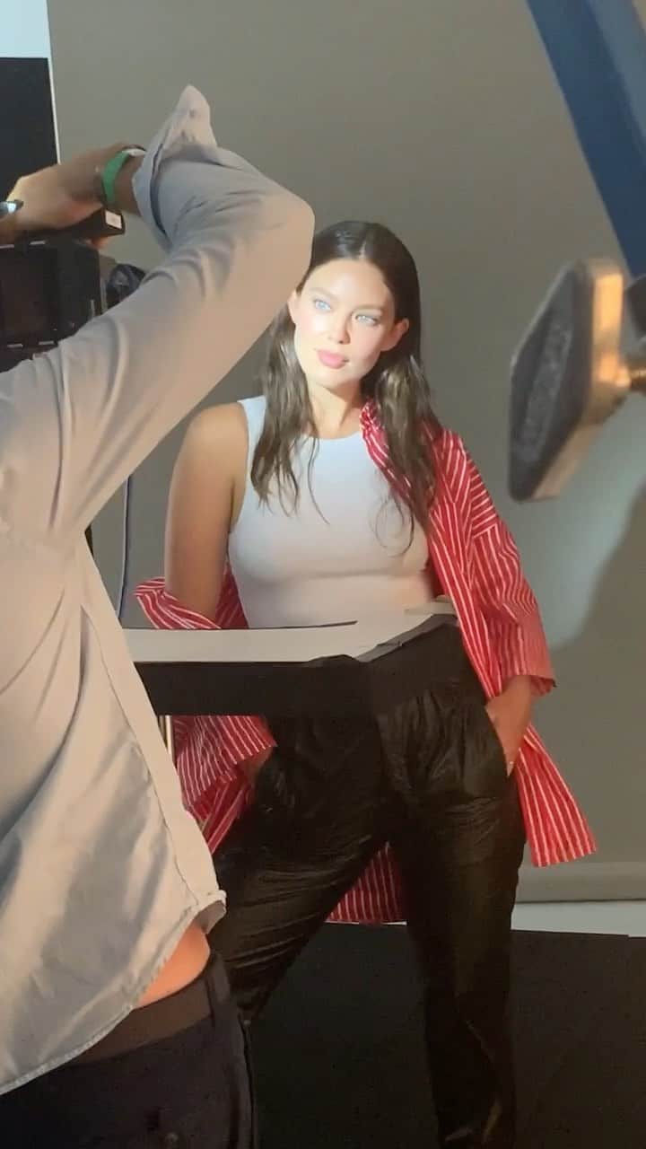 エミリー・DiDonatoのインスタグラム：「A back to work baby vlog 📸@erinparsonsmakeup @maybelline @alexilubomirski @estherlangham @elizabethsulcer」
