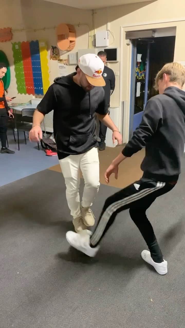 ショーン・ガルニエのインスタグラム：「Still got it 😂😂😂 Nice to play with you @akkamist」