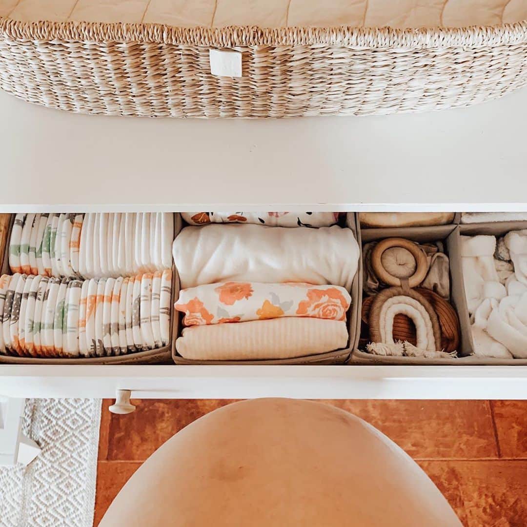 The Honest Companyさんのインスタグラム写真 - (The Honest CompanyInstagram)「Pregnancy is *full* of questions. 🤰 What's happening to my body? What should I eat? What happens when the baby comes? Don't worry, we're here to put your mind at ease! Click the 🔗 in bio for a quick and easy round-up of our favorite pregnancy tips. ☝️⁣ ⁣ 📸: @mayrafiggs #HonestCompany #HonestIRL」9月13日 2時52分 - honest
