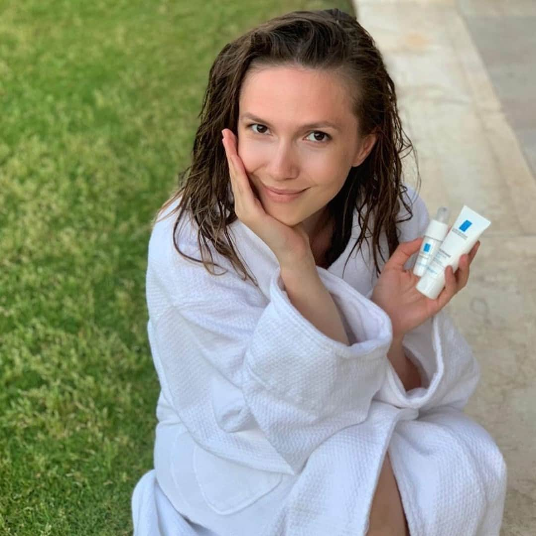 La Roche-Posayさんのインスタグラム写真 - (La Roche-PosayInstagram)「Nobody does #LRPLove better than @adela_popescu! Showing off her Toleriane routine, it's no wonder her skin looks great!  All languages spoken here! Feel free to talk to us at any time. #larocheposay #toleriane #allergicproneskin #LRPLove Global official page from La Roche-Posay, France」9月13日 2時58分 - larocheposay