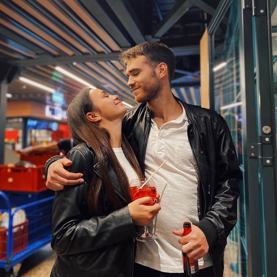 ユーリ・ブラセンコのインスタグラム：「🍸🍺」