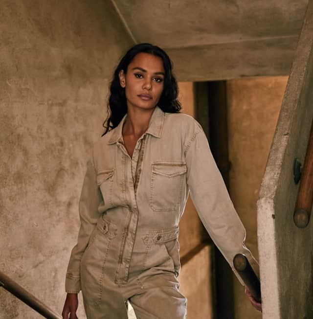 のインスタグラム：「Hello Hyde 👋🏽.⠀⠀⠀⠀⠀⠀⠀⠀⠀ Master the cool girl look in Hyde, our new mechanic jumpsuit. Now Available on our site. ⠀⠀⠀⠀⠀⠀⠀⠀⠀ ⠀⠀⠀⠀⠀⠀⠀⠀⠀ .⠀⠀⠀⠀⠀⠀⠀⠀⠀ .⠀⠀⠀⠀⠀⠀⠀⠀⠀ #yfbclothing #yfb #youngfabulousbroke #newarrivals #taptoshop」