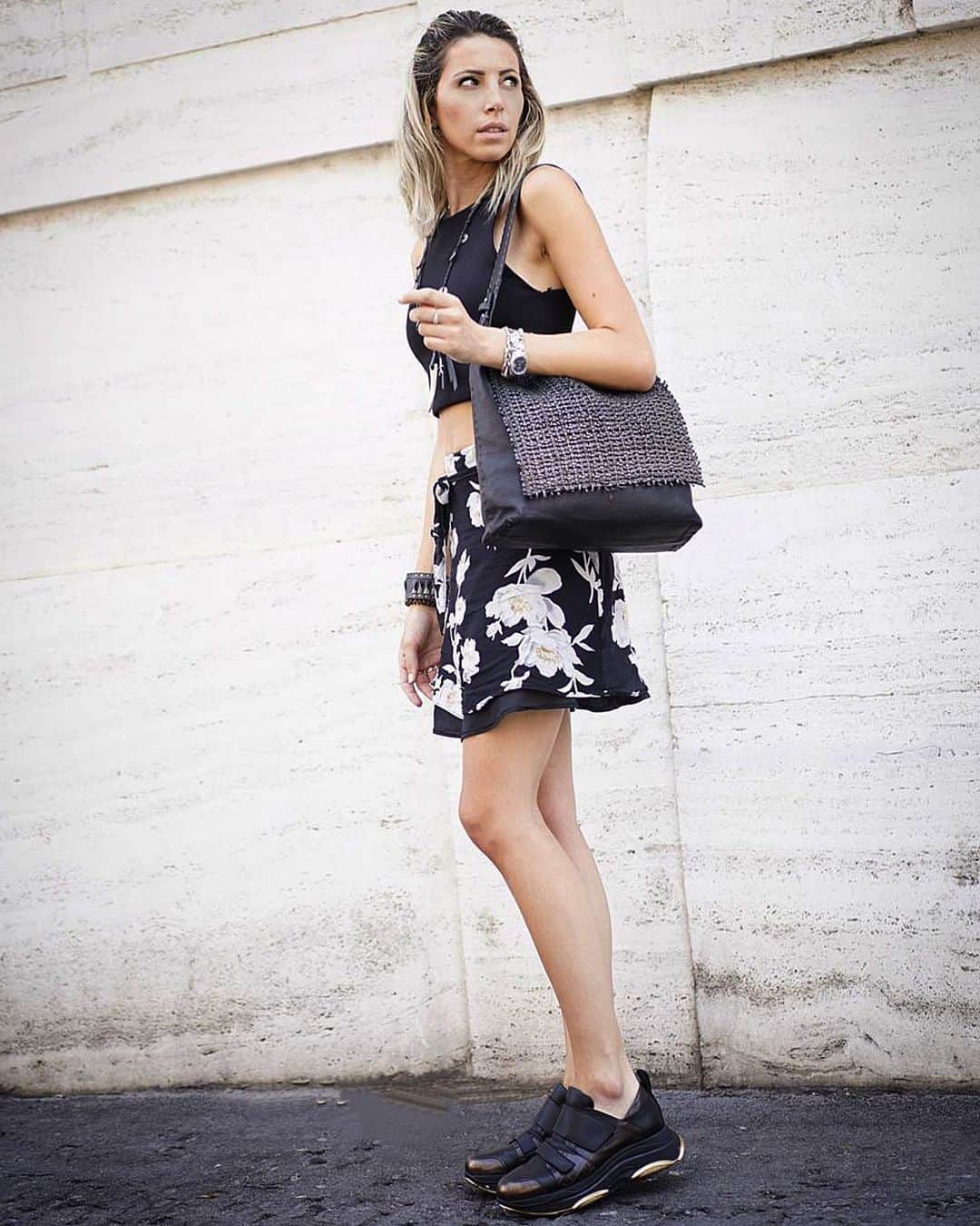 エンリーベグリンのインスタグラム：「Perfection isn't necessarily found only in publicly accepted trends. Perfection is found in self. #handmade#henrybeguelin#bag#sneakers#fashionaddict#streetstyle#fall#collection#newcollection#FW2021#」