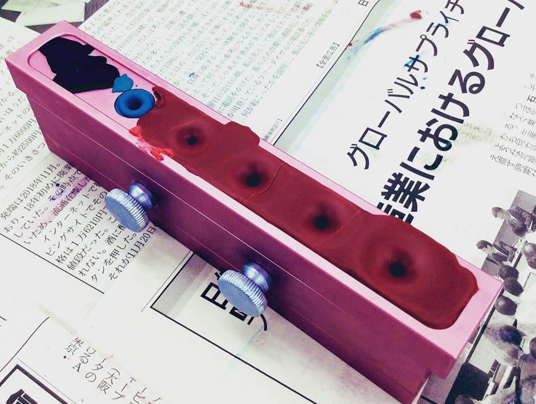 東京バイオテクノロジー専門学校さんのインスタグラム写真 - (東京バイオテクノロジー専門学校Instagram)「メイクアップ製品開発実習💄 ／ 今回の授業は リップスティック(口紅)💄 ＼  リップスティックの製造実験を通して、 構成や原料、処方や 色を出すための化粧用色材まで学びました  化粧品開発コースの詳細はこちらから💁‍♀️ https://www.bio.ac.jp/gakka/perfumer #メイクアップ#メイクアップ製品  #口紅#リップスティック #化粧品#化粧品開発 #理系#専門学校#東京バイオ #東京バイオテクノロジー専門学校 #開発#開発実習#化粧品開発コース」9月12日 18時20分 - tokyobio