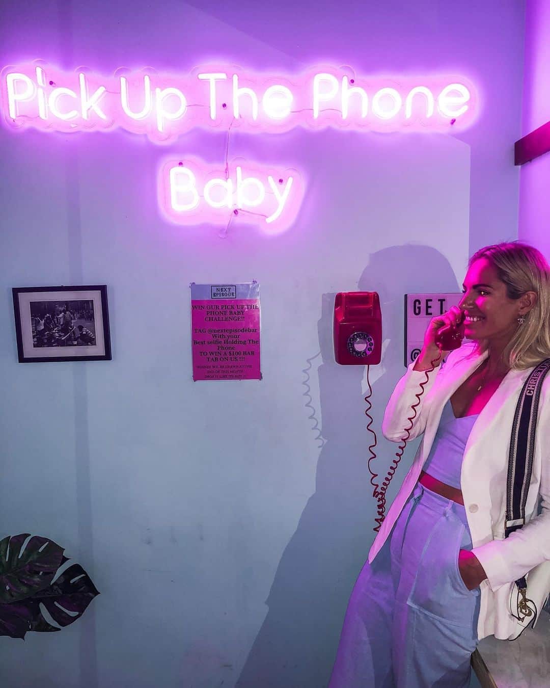 エミリー・シーボームのインスタグラム：「I’m waiting...  #nextepisode #brisbane #fishlane #southbank #pickupthephone」