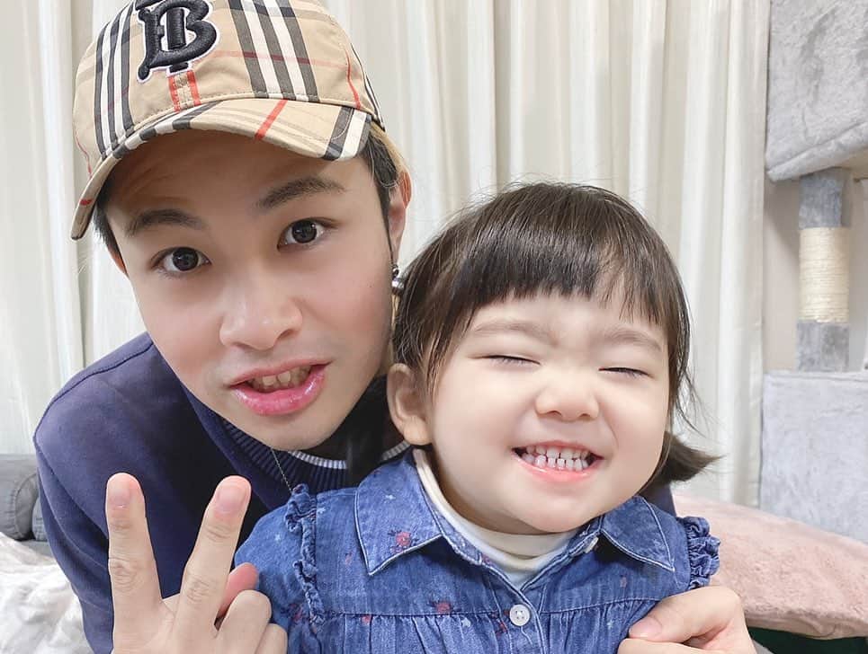のインスタグラム：「ひーちゃん3歳の誕生日おめでと✨  どんどん成長していくな〜、いつ 「おじさんまた来てんじゃん」って言われるかビクビクです。ww  #ゆうひなた #ひなた #誕生日 #子供 #子供のいる暮らし #こどものいる暮らし #ノリドリ #タトゥー男子 #ゆーちゅーばー #YouTuber #歌い手好きと繋がりたい #ひーちゃん #デニムコーデ #変顔 #可愛い #かわいい #フォローミー #followｍe #instagood #instalike #child」