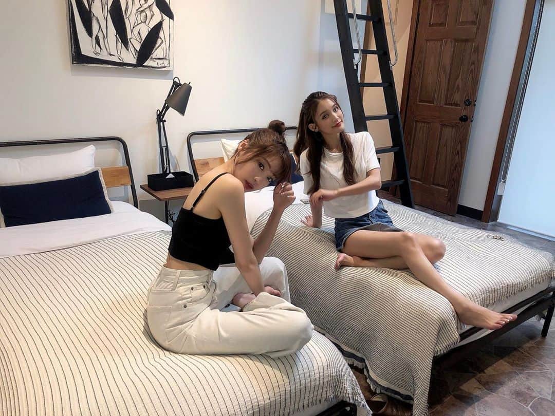 志田友美（ゆうみん）のインスタグラム：「館山にある#montereyhouse 🤍 ㅤㅤㅤㅤㅤㅤㅤㅤㅤㅤㅤㅤㅤ 目の前海だし、BBQ出来るし、広くて綺麗でテンション上がりまくりな2泊3日の女子旅でした🌼 ㅤㅤㅤㅤㅤㅤㅤㅤㅤㅤㅤㅤㅤ #montereyhouse #館山 #貸別荘 #女子旅 #bbq #sea #japanesegirl」