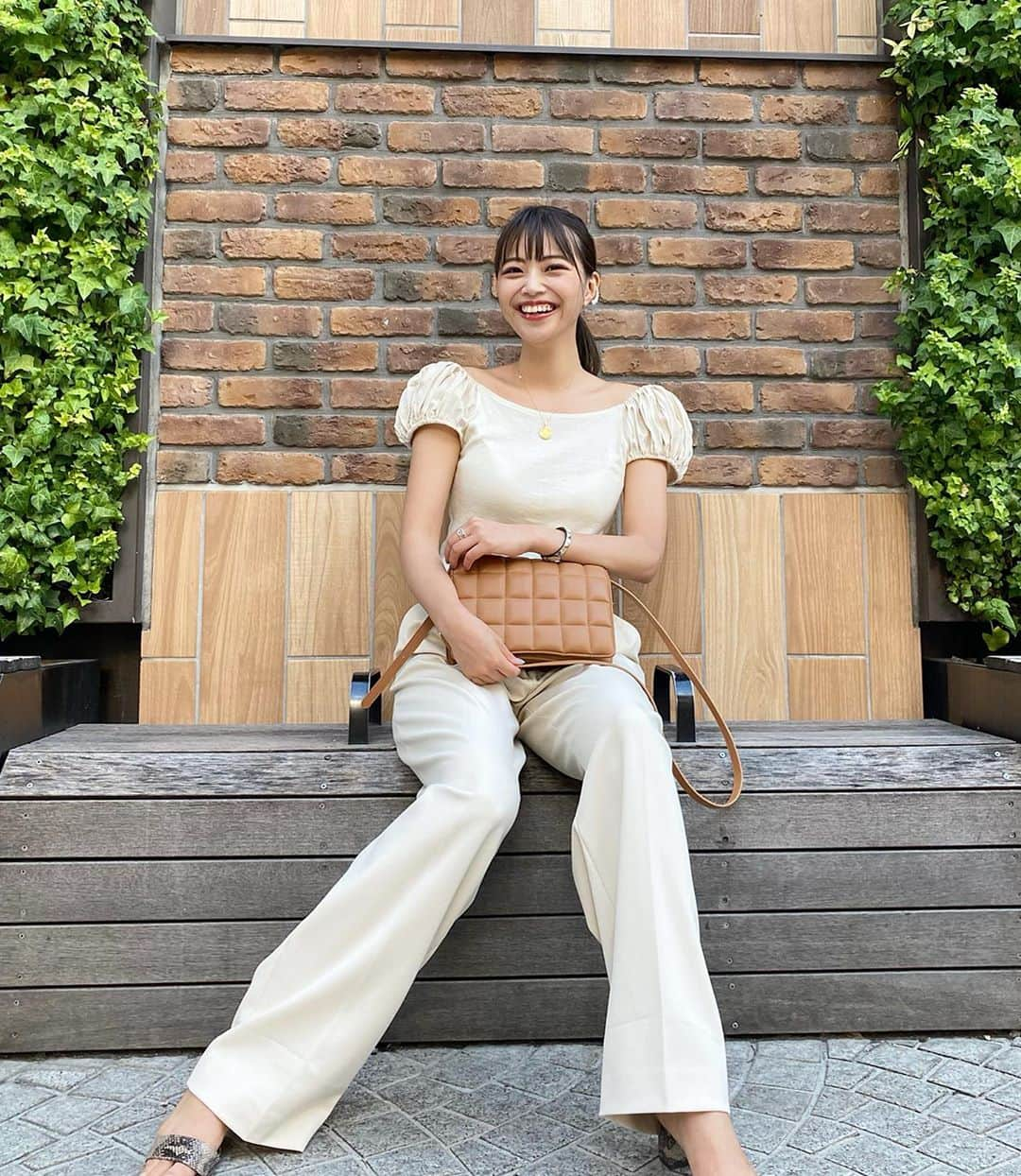 藤野結衣さんのインスタグラム写真 - (藤野結衣Instagram)「ワントーンコーデ❤︎💛❤︎ . . h&m×giulivaheritage 一目惚れ。 少し涼しくなったから過ごしやすくなって嬉しい☺️ . . 久々にフィルム現像してきた🎞 . . . #ファッション #code #ファッションコーデ #ワントーンコーデ #ベージュコーデ #randeboo #hm #aw #giulivaheritagecollection #吉祥寺」9月12日 18時39分 - yui_fujino