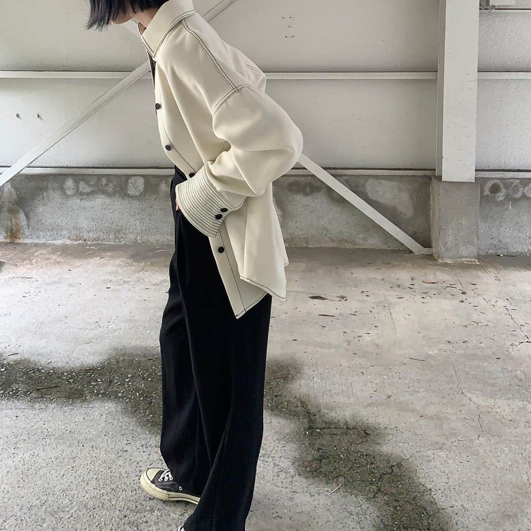 Mie Kawanoのインスタグラム：「髪色変わると洋服着た時の 雰囲気もグッと変わるな𓂬 @canaljean のパンツが形良し 生地良しで最高♡ tops @toteme  shirt @todayful_」