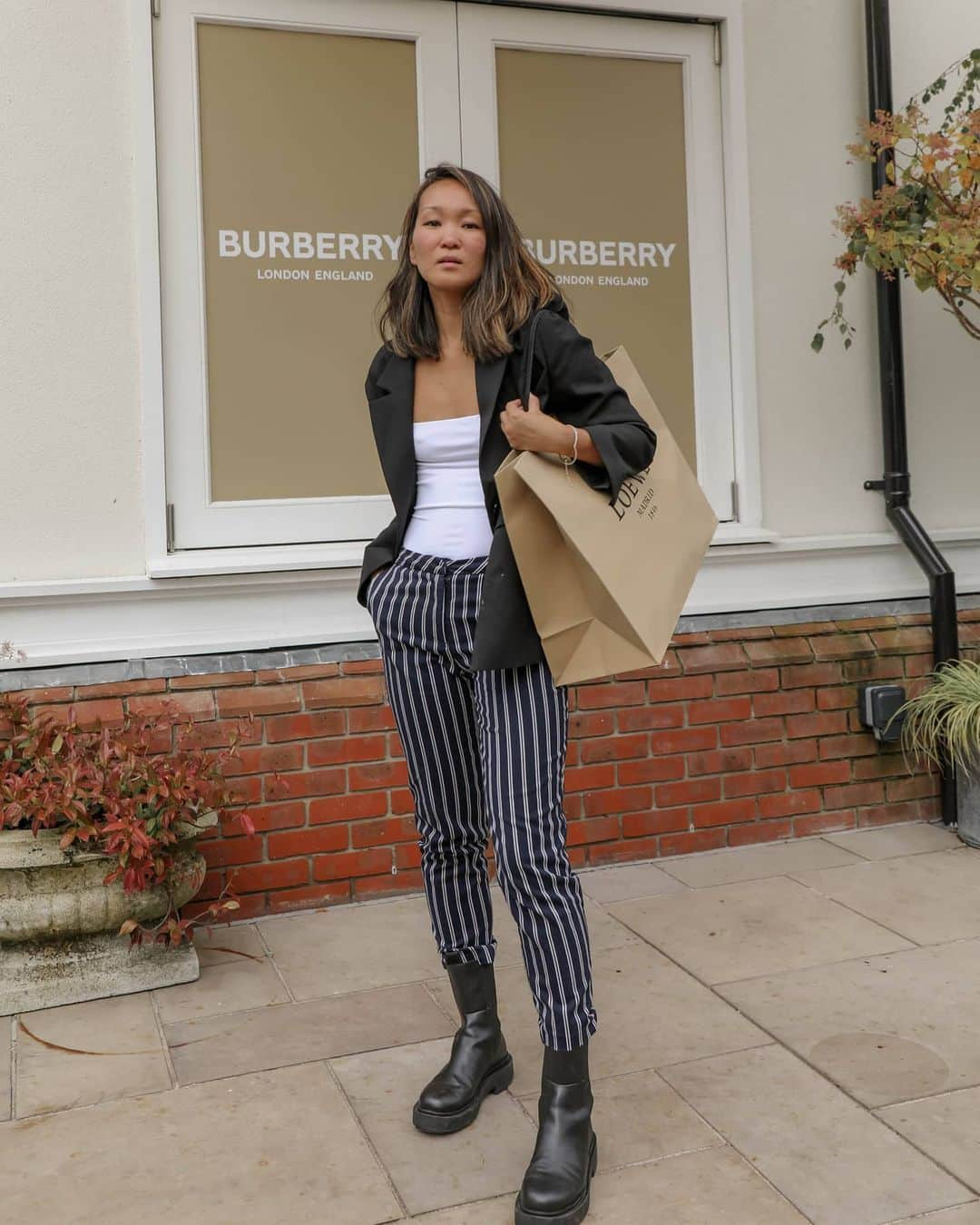 Mariko Kuoさんのインスタグラム写真 - (Mariko KuoInstagram)「It's serious business shopping with the girls at @bicestervillage. 👀👛🤤👜🤔👝🤯🛒🛍️🥰  #BicesterVillage #AD」9月12日 18時43分 - marikokuo