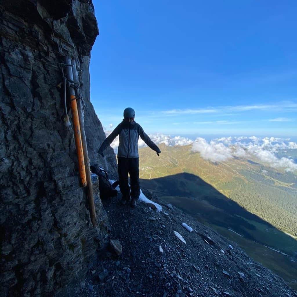 バーバラ・ザンガールさんのインスタグラム写真 - (バーバラ・ザンガールInstagram)「This was probably the most challenging climbing day we ever had. The Eiger can be pretty like the climbing in Rätikon but within a very short time it can change and then you experience how serious the North face can really be! This happened to us two days ago. After a really early start we had already a real fight to get over a very wet part of the wall. ! In total there were 4 pitches wet from 6c+ to 7c. Climbing a wet 7c feels super hard and insecure. It took us some time, luck and lots of motivation to reach the Czech bivi 2, but we made it perfectly in time. In the upper part of the wall we had perfect conditions and we were pretty fast and got over the last crux pitch at 6 p.m. The weather still looked good at this point. There where 4 more easy pitches to go before we would reach the top within 24h. (At this point we were 16 hours on the go, I had no fall and the psych was high) We had more than enough time left, we thought. Two pitches later a big storm hit us. It started to hail and rain cats and dogs, as I was in the middle of the second last pitch. I got soaking wet—no possible way to reach the next belay and no chance to climb down. (No fixed protection on this pitch) I had to improvise and found a good solution to get back to Jacopo. In this situation we perfectly worked together as a team thanks to all the adventures we experienced together. The temperatures dropped to freezing cold and the water turned into ice. We rappelled 31 pitches in a waterfall. When we reached the bivi and our warm sleeping bags (at 10p.m.) we couldn‘t be any happier!! That was better than any top or any success or summit. Glad we made it back, doesn‘t matter the fact that we had to bail at the second last pitch. (On the easy flat part on the very top) sometimes those pitches can turn into the most intimidating!! We always learn from the experience in the mountains! We made a mistake and got in trouble. Take care out there and respect the power of nature!   @blackdiamond  @lasportivagram @vibram @powerbar」9月12日 18時44分 - babsizangerl