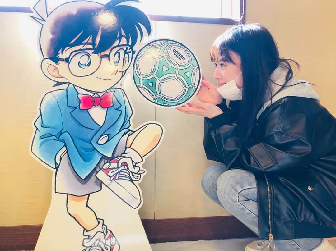 優希美青さんのインスタグラム写真 - (優希美青Instagram)「昨日金曜ロードショーのコナンをみてたら涙が左の鎖骨にたまってました😂 . いつも普通のアニメばっかりみてるからエピソードONEは久々にみたなぁ . コナン君かわいいとかっこいいと愛おしいがガッチャンごっちゃんしてうるうる🥺 . コナンくんが新一のぶかぶかの服きて歩いてるの何回見てもキュンってなっちゃうのなんで😭 後ろ姿かわいすぎる . 最後の方のダイジェスト的なやつ凄いよかった それでさらに涙腺おかしくなっちゃった . . 毎日コナンをみて、ドキドキしてキュンキュンしてうるうるして忙しいです . 明日からもまたコナンくんに癒されます . . 江戸川コナン失踪事件もいいよね 来週も楽しみです . . #名探偵コナン #コナンくん #エピソード“ONE”小さくなった名探偵 #Twitter更新したら凄いことになりそうだったから我慢したけど結局こうしてインスタに書いちゃった #コメントしにくい投稿になっていると思うのでさーって流しちゃってください」9月12日 18時47分 - mio_yuki