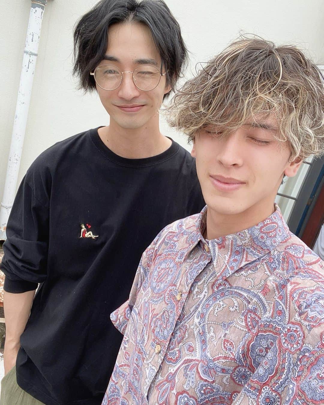 才川コージのインスタグラム：「明日は仮面ライダーセイバー！  第二話！青いライオン…？ お楽しみに！  ロビン&コージ #仮面ライダーセイバー　#古屋呂敏 #才川コージ #kamenridersaber #仮面ライダー」