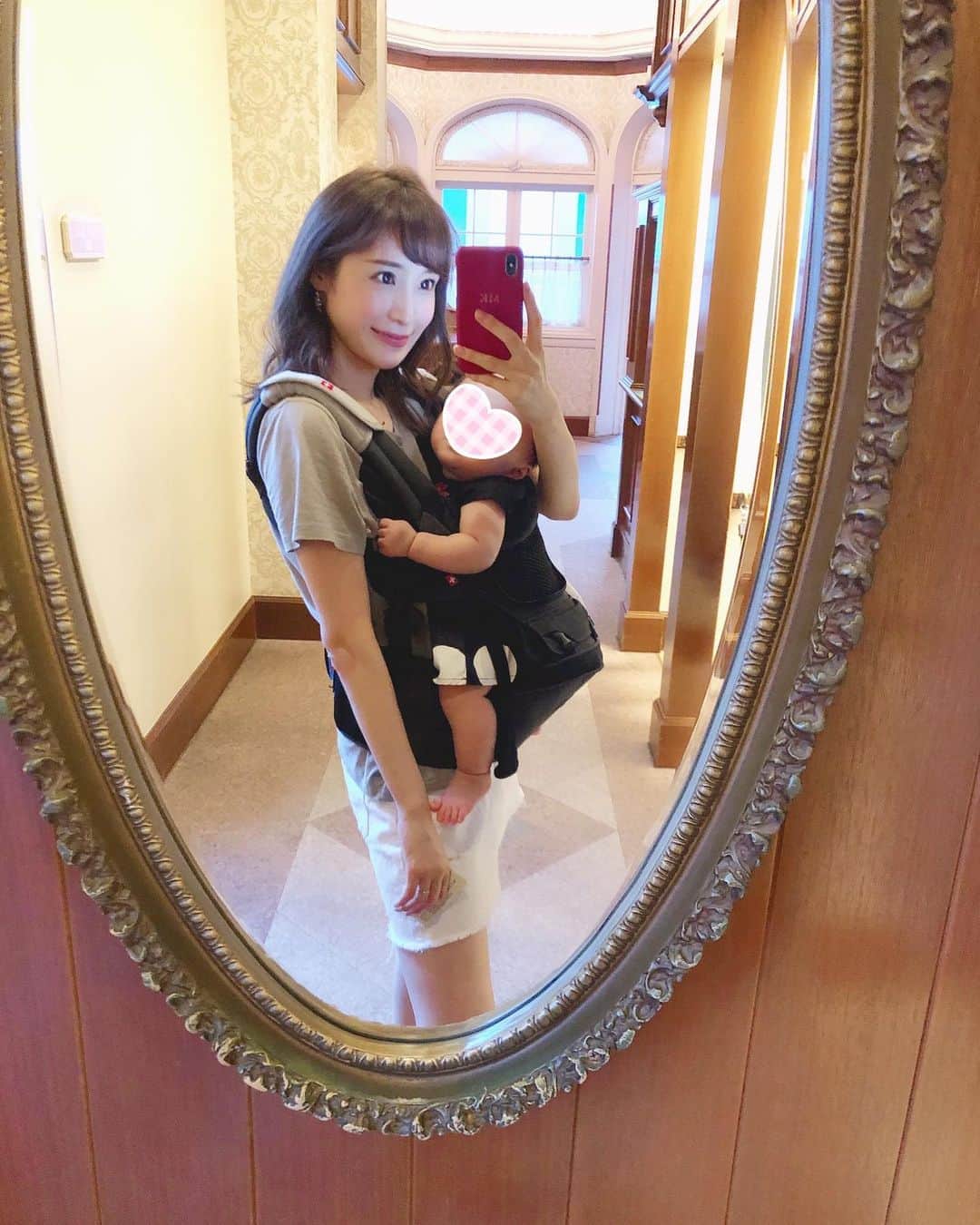 小林真由のインスタグラム：「⋆﻿ 今日はB型ベビーカーを買いに少しお出かけ🚲💓﻿ ﻿ 息子に抱っこ紐を使ってみたらすでに懐かしい気持ちになりました👶🏼﻿ 去年は娘が使ってたなぁ。(1年前の写真📸薄毛ちゃん🥺)﻿ ﻿ ﻿ #ファッション #コーデ #ママコーデ #女の子ママ #男の子ママ #ママライフ #コーディネート #1歳 #ベビー #抱っこ紐 #二児の母 #coordinate #fashion」
