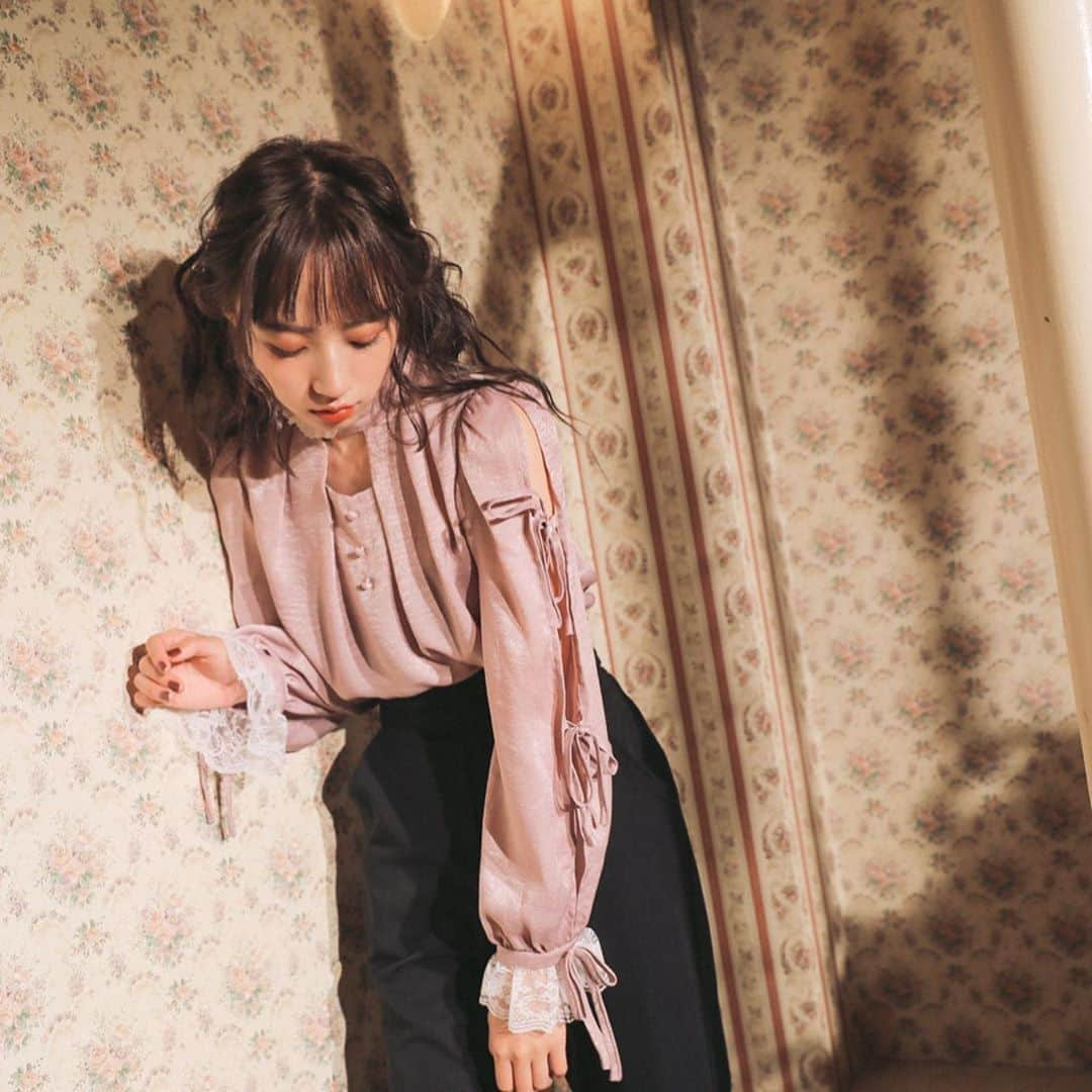 BUBBLESさんのインスタグラム写真 - (BUBBLESInstagram)「ㅤㅤㅤㅤㅤㅤㅤㅤㅤㅤㅤㅤㅤ ⚜️NEW ARRIVAL⚜️ ㅤㅤㅤㅤㅤㅤㅤㅤㅤㅤㅤㅤㅤ ☑︎ high-neck tuck blouse ¥6,050 http://www.sparklingmall.jp/fs/sparklingmall/BS70457 ㅤㅤㅤㅤㅤㅤㅤㅤㅤㅤㅤㅤㅤ ______________________________________________  #bubbles #bubblestokyo #bubbles_harajuku #bubbles_shibuya #bubblessawthecity #bubbles  #new #clothing #fashion #tops #blouse #bottom #pants #style #girly #harajuku #shibuya #newarrival  #autumn #September2020_BUBBLES」9月12日 19時00分 - bubblestokyo