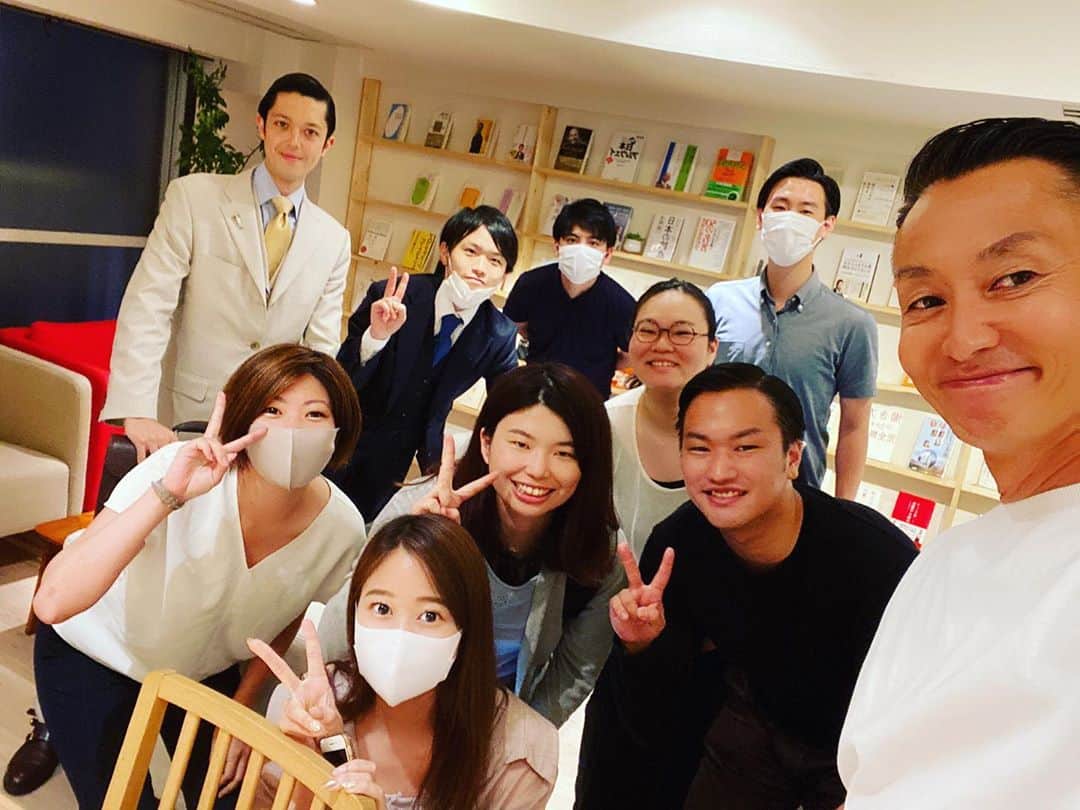 のインスタグラム：「New team✨✨  #現場 #面白いチームになりそう」