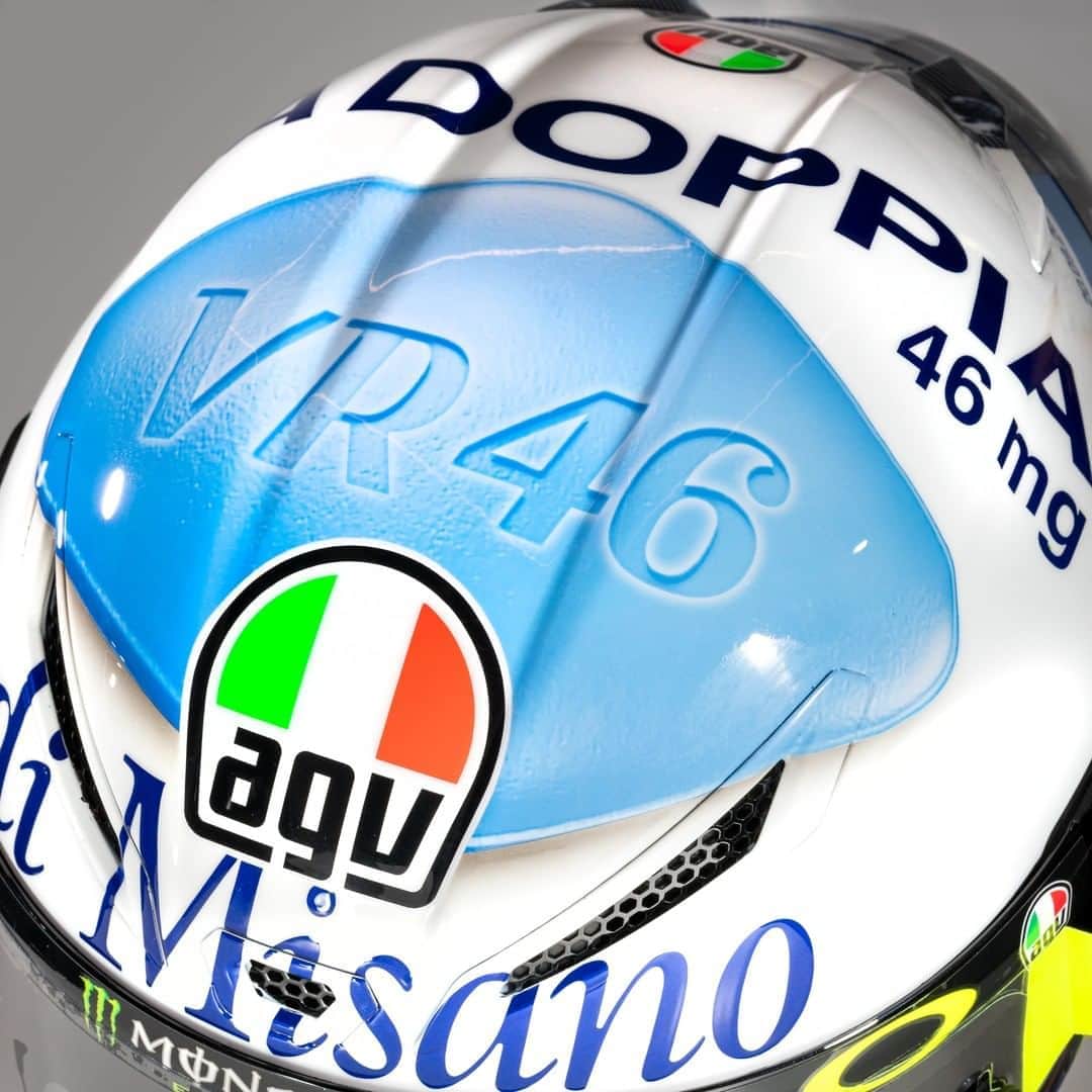 MotoGPさんのインスタグラム写真 - (MotoGPInstagram)「Check out @ValeYellow46's special 2020 #SanMarinoGP 🇸🇲 helmet design 🎨 in full detail!👀 #SwipeLeft ⬅️ #MotoGP #Motorcycle #Helmet #VR46 #ValentinoRossi」9月12日 19時30分 - motogp
