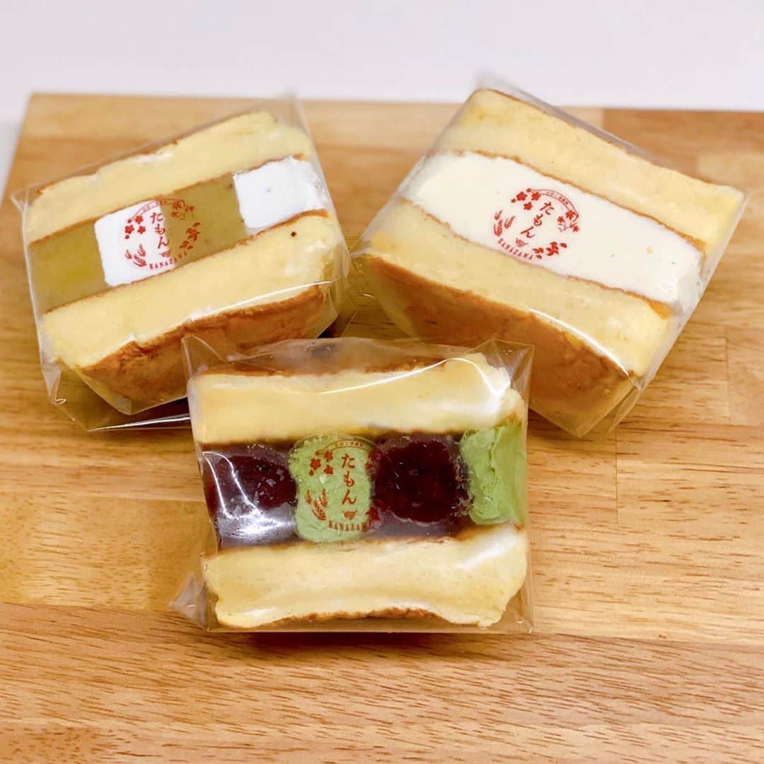 のインスタグラム：「megumiさんがやっている金沢の『Cafeたもん』はパンケーキがふわっふわでめっちゃ美味しいのですが、今度、お取り寄せできる「パンケーキサンド」を発売するとのことで、特別に送ってもらいました。﻿ ﻿ これまた、ふわっふわで中のクリームも上品な甘さで、幸せの美味しさでした〜！﻿ ﻿ こちらから買えます👇﻿ https://www.makuake.com/project/cafetamon/」