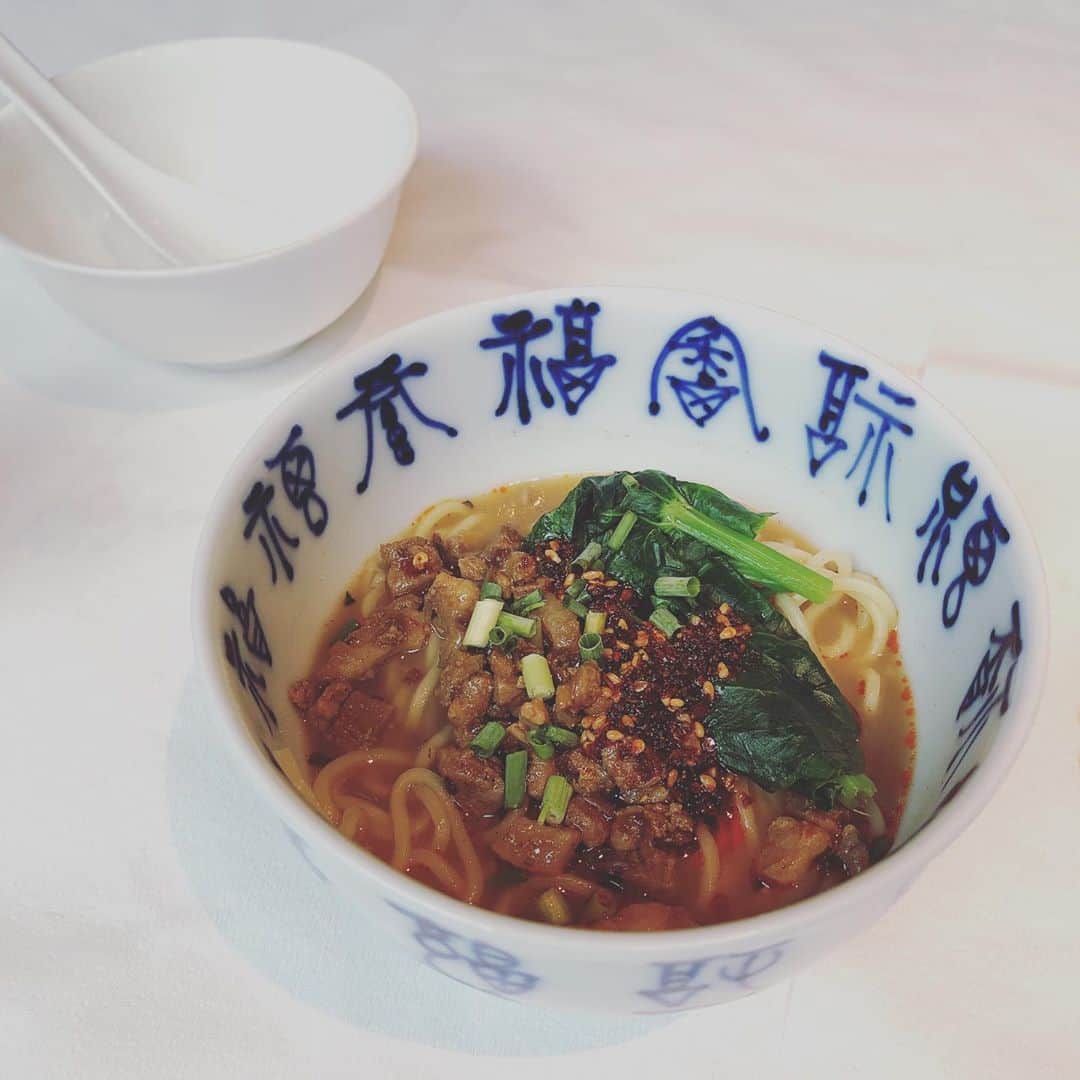 千秋さんのインスタグラム写真 - (千秋Instagram)「敬太さんとランチ🐼🇨🇳 それぞれ社会に出てから25年以上の月日を経て、今現在考えていることをじっくりお話したら、これから見たい場所がやっぱり近くにありました。 とっても有意義な時間でした🥟🍤🍜 御馳走様でした🥢  頑張らなくちゃ。  #keitamaruyama @keitamaruyama #lunch #ヤウメイ #有楽町 #lunchmeeting」9月12日 19時56分 - chiaki77777