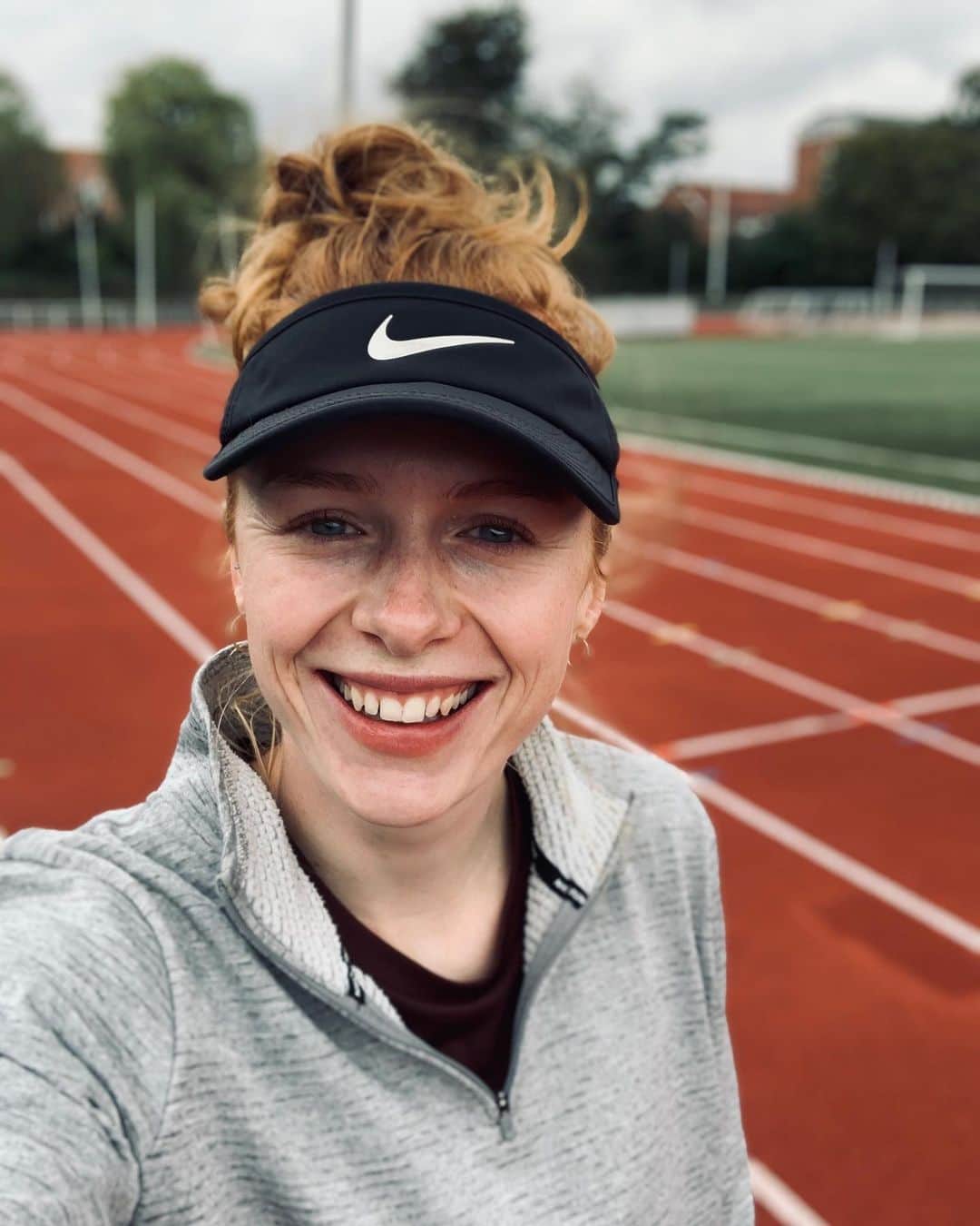 マチルドU・クラマーのインスタグラム：「Ad ▪️Last track session for this outdoor season! ✔️  It’s time for recover and fuel up for my last competition this wedensday in Kladno! 🇨🇿  .... And the new Peanutbutter Core bar from @barebells.dk is just perfect for that 🤤  #reklame #barebells #proteinbar #sprint #track #competition #season2020 #covid19」