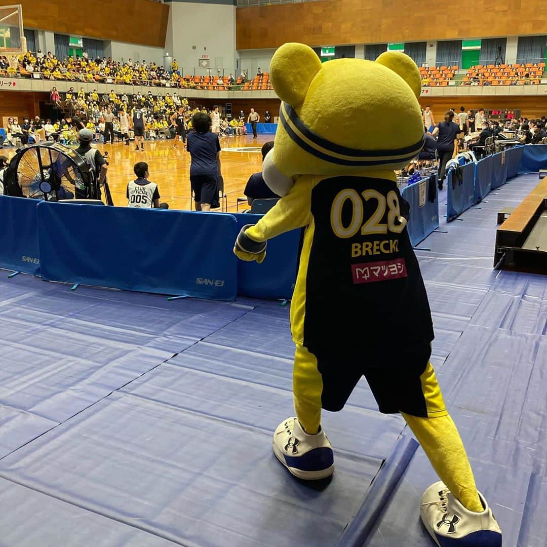 網野友雄のインスタグラム：「プレシーズンゲーム秋田戦！ 試合中キャプテンのストレッチとリンクするブレッキー！ 応援ありがとうございました📣 #BREX #riseasone」
