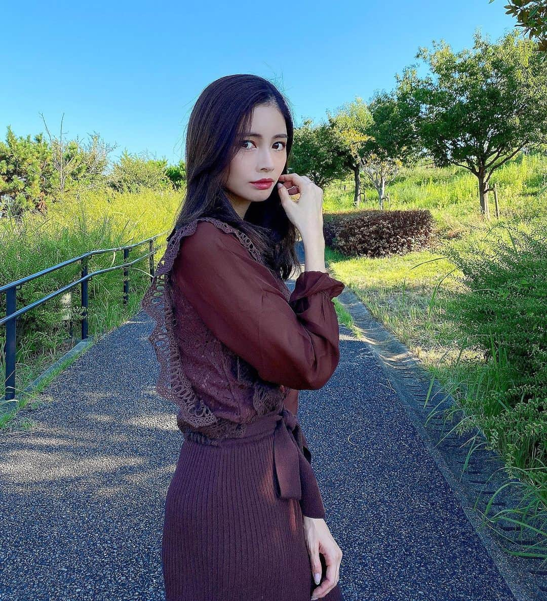 得あゆさんのインスタグラム写真 - (得あゆInstagram)「秋の服🍁🍠→→→→→ ・ 9/10 本日から発売！ 《選べるset》 ブラウス×スカート2型で20通りから お好きな組み合わせで選べるよ🤍 10日からbagのノベルティーも始まったみたい！ 詳しくは @miia_official のInstagramをチェックしてみてね🤍 ・ ・ ・ ・ ・ ・ ・ ・ ・ ・ #miia#miiasnap#秋服#秋#セットアップ#ロングスカート#スカート#ワンピ#ニット#ガーリー#大人可愛い#大人カジュアル#オトナ女子#コーディネート#撮影#インスタ映え#カメラ女子#写真#スタイル#シンプルコーデ#ナチュラルメイク#ヘアスタイル#黒髪#ブラウンコーデ#brown#knit#autumn#autumnfashion#japanesegirl#setup」9月12日 19時48分 - tokuayu819