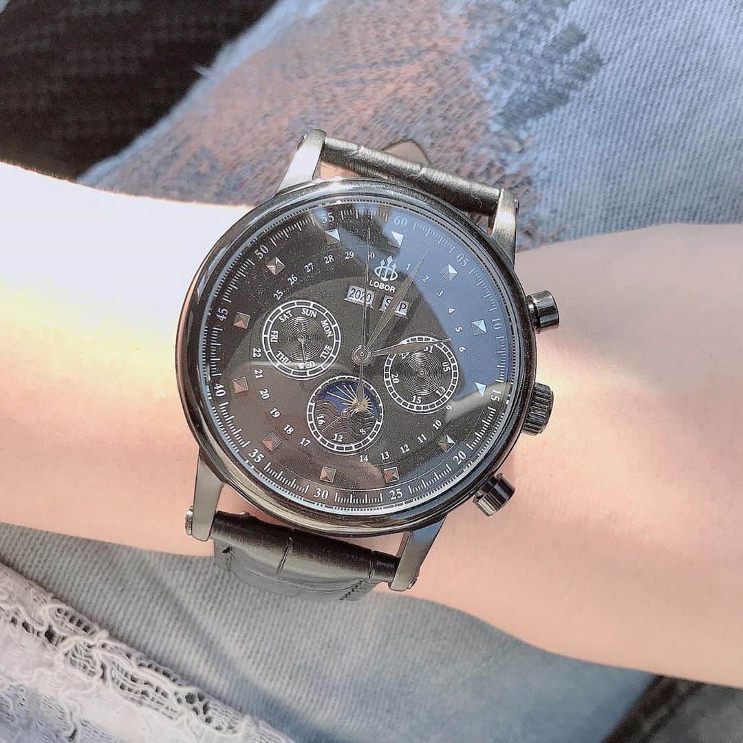 ゆうかさんのインスタグラム写真 - (ゆうかInstagram)「@loborjapan の腕時計⌚️かっこ可愛くてヤバイ❤️ . 今回は42mmでフェイスが大きいのを選んだよ😍💕 . 細部までこだわりあるのが感じられて、つけてると気分も上がる☺️💕 . 10%OFFクーポンコードいただきました✨→ yuukaih . 他にもかわいいのあるから、#lobor 見てみて☺️❤️ . #ロバー #腕時計 #時計 #手元倶楽部 #時計好きな人と繋がりたい #腕時計コーデ #腕時計好きな人と繋がりたい #腕時計くら部 #腕時計好き #かっこいい #アラサーコーデ #アラサー #20代最後 #ママコーデ #子育てママ #ママライフ」9月12日 20時15分 - yuuka_japan