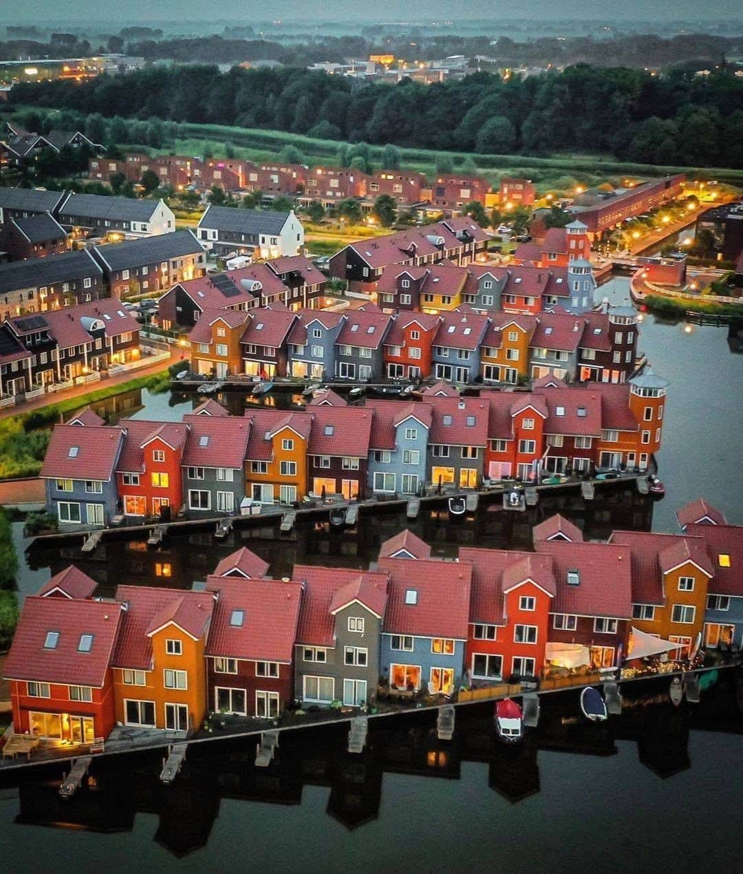 9GAGさんのインスタグラム写真 - (9GAGInstagram)「Who would you like to visit this colourful city with? 🎨 Follow @voyaged for more hidden gems around the world 🌍 - 📷 @arden_nl - #9gag #voyaged #travel #netherlands」9月12日 20時30分 - 9gag