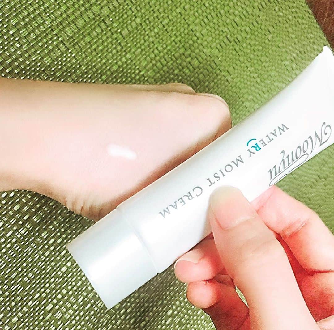 まさき沙耶さんのインスタグラム写真 - (まさき沙耶Instagram)「最近使っているスキンケアを２つ載せます✌️ まずはこちら🦄💛 たっぷり保湿したい方これから寒くなるので特におすすめです🍭  特許こんにゃくセラミド成分配合の #ウォータリィモイストクリーム(@moonyu_official ) 早稲田大学との共同開発で界面活性剤不使用なので、肌の弱い方トラブル肌の方も大丈夫👌💓  ローズとラベンダーの香りも癒されます♡ マスクで肌荒れしちゃった方なんかも是非🥽💕  #モーニュ #化粧品 #セラミド #ceramide #セラミド配合 #コスメ #化粧品 #美容 #敏感肌 #乾燥肌 #低刺激 #無添加 #保湿 #セラミドクリーム #ウォータリィモイストクリーム #クリーム」9月12日 20時25分 - saya_masaki