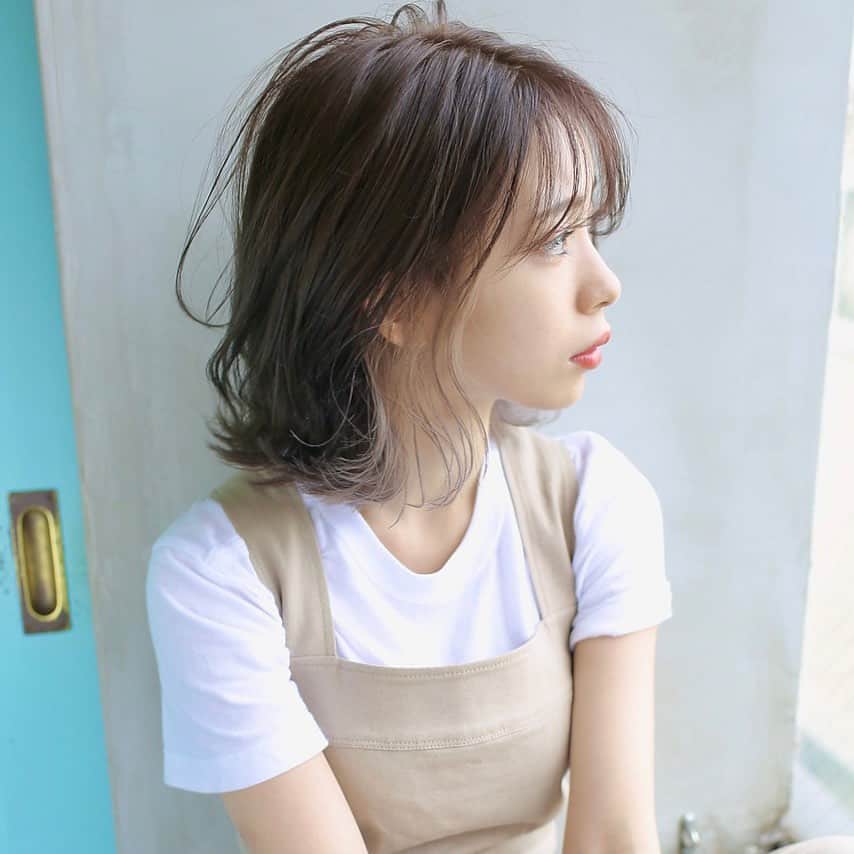 塩川裕美のインスタグラム：「. .  毎回好評のDORAさんカラー🌿  インナーはベージュ系で 外側は地毛風に暗く𓂃 𓈒𓏸」
