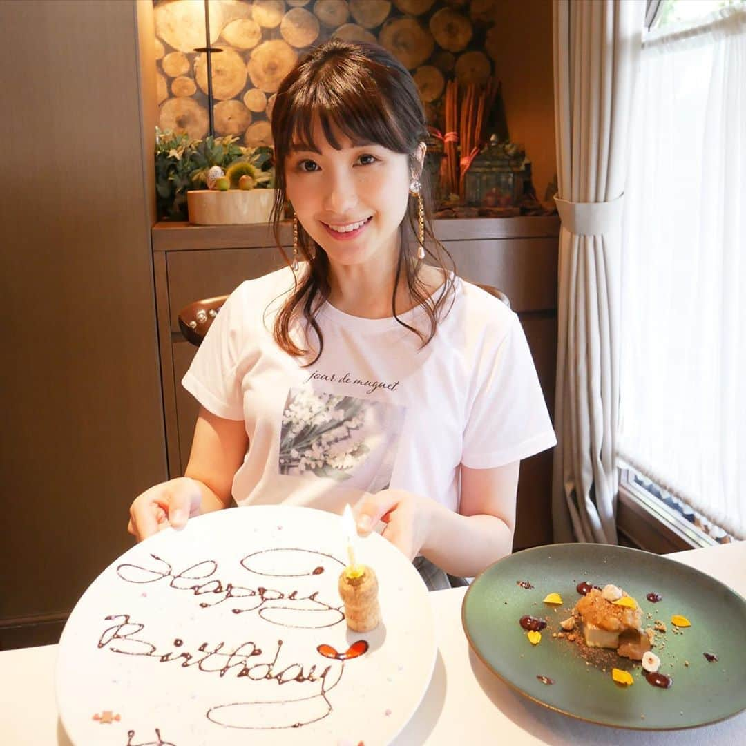 黒坂優香子さんのインスタグラム写真 - (黒坂優香子Instagram)「🎂♡ ・ ・ ゆりちゃんのお誕生日の時の♡ ・ お誕生日だから一番良い服着て来たんだぁって、TシャツもバッグもiPhoneにステッカーも貼ってくれて…😭♡ 全部 @jour.de.muguet で登場してくれたゆりちゃん😢✨ 嬉しすぎたなぁ…😭 ・ ・ いつもありがとう♡ 本当におめでとう♡ 喜んでもらえてよかったなぁ🥰 ・ ・ そして娘ちゃんがほんとに可愛くて可愛くて良い子で良い子で…！！ 会う度に癒やされるなぁほんと可愛い😭♡」9月12日 20時48分 - yukakokurosaka0606