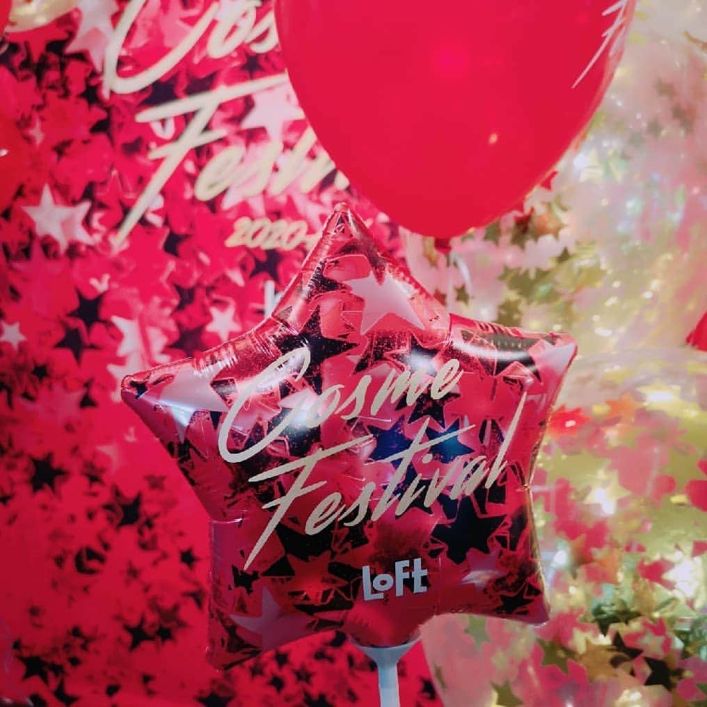 中島彩のインスタグラム：「コスメの祭典﻿ 『ロフトのコスフェス2020AW』﻿ 全国のロフト店舗とオンラインで﻿ 10/18までの開催中です💕 ﻿ 展示会にご招待いただき、﻿ 一足お先チェックしてきました😘 ﻿ ロフト限定色やロフト先行販売商品など... 気になるコスメがいっぱい😍 大好きな韓国コスメのラインナップも多くて嬉しかった〜❤️ 渡韓できなくてもロフトで見れる💕買える〜💕 ﻿ 可愛いアイテム✨優秀なアイテム盛り沢山なので、﻿ ぜひロフトでチェックしてみて下さい〜❤️ ﻿ ﻿@loft_official  #ロフトのコスフェス #ロフト展示会 #PR   #韓国コスメ #限定コスメ #新作コスメ  #コスメ」