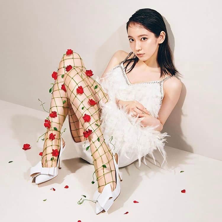吉岡里帆 　ファンアカウントのインスタグラム：「🥀 #吉岡里帆 #rihoyoshioka」