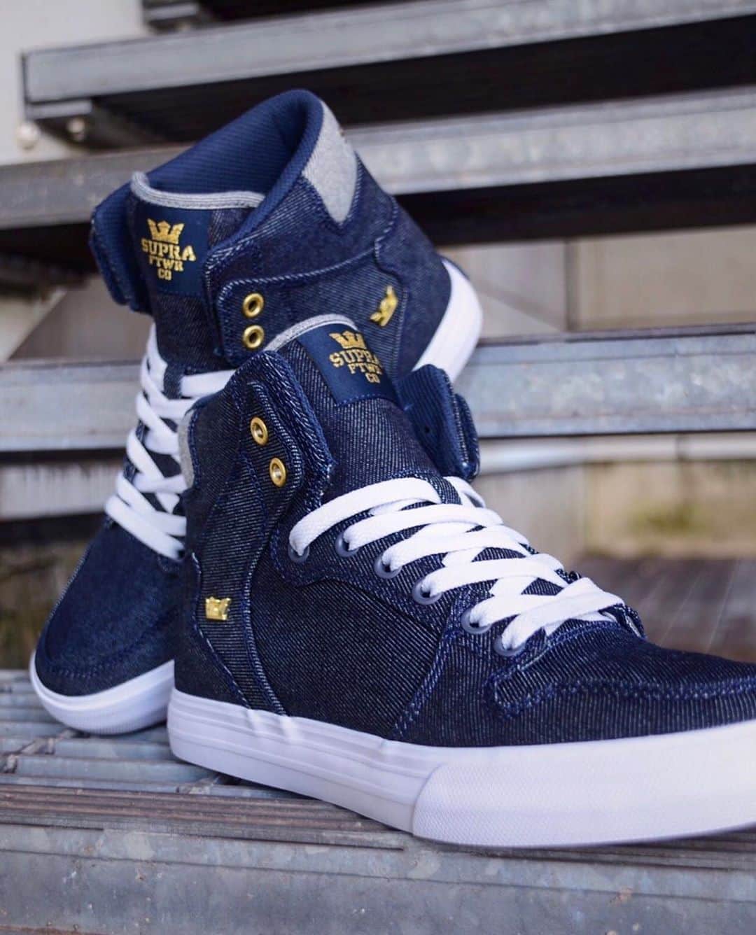 のインスタグラム：「. 【VAIDER】 . “INDIGO DENIM WHITE” Store & Online. . #suprafootweartokyo #sneaker  #vaider #indigo #denim  #harajuku #odaiba」