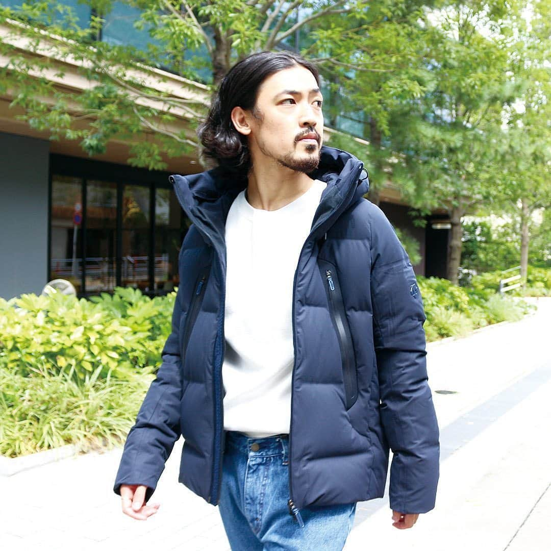 JOURNAL STANDARD relumeさんのインスタグラム写真 - (JOURNAL STANDARD relumeInstagram)「【DESCENTE ALLTERRAIN】  まだまだ早いと思っていたら、欲しいときには買い逃してしまいがちなダウンジャケット。  そんな冬の最重要アウターの大本命が入荷しています！！  水沢ダウンジャケットの中でも更なる快適性と機能性を追求したハイスペックモデル「MOUNTAINEER（マウンテニア）」。  熱接着ノンキルト加工とシームテープ加工による高い耐水性、雨や雪など悪天候下での着用も考慮しフードに水や雪だまりを防ぐ「パラフード」システムも搭載。  フロントジッパー部分に採用されたデュアルジップベンチレーションは、2列のジッパーとその間に配置されたメッシュ生地により、外より空気を取り込め、冬のこもりやすい不快な熱や湿気を逃がし快適な着心地。  裏地にはデサントオリジナルの保温素材「HEAT NAVI」を採用しており、ジャケット内を快適な温度に保ちます。  #DESCENTEALLTERRAIN #DESCENTE #ALLTERRAIN #デサント #オルテライン #デサントオルテライン #水沢ダウン #downjacket #outer #ダウンジャケット #アウター #relume #journalstandardrelume #relume_basic #relume_casual」9月12日 20時58分 - js_relume