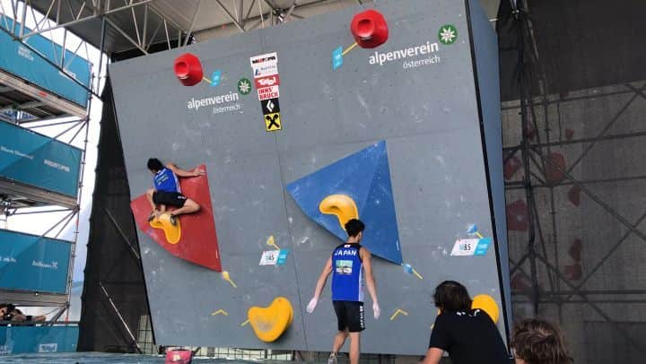 原田海のインスタグラム：「#tb Two years ago today I was in Innsbruck and was in the bouldering qualification for the World Championships.﻿ We can climb and share joy with @keita_watabe 🤜🤛 ﻿ @redbulljapan @champion_japan @bpump_ogikubo @frictionlabs @galaxymobilejp @scarpaspa #日新火災﻿ ﻿ #redbull #championjp #bpumpogikubo #frictionlabs ﻿#galaxy﻿ #scarpa﻿ #climbing #sportsclimbing #sports #bouldering #クライミング #ボルダリング」