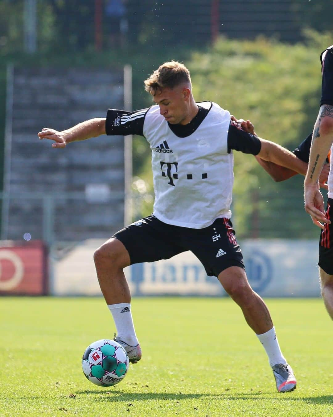 バイエルン・ミュンヘンさんのインスタグラム写真 - (バイエルン・ミュンヘンInstagram)「Working hard at Säbener 💪⚽  #MiaSanMia #packmas #FCBayern #Training #Football」9月12日 21時01分 - fcbayern