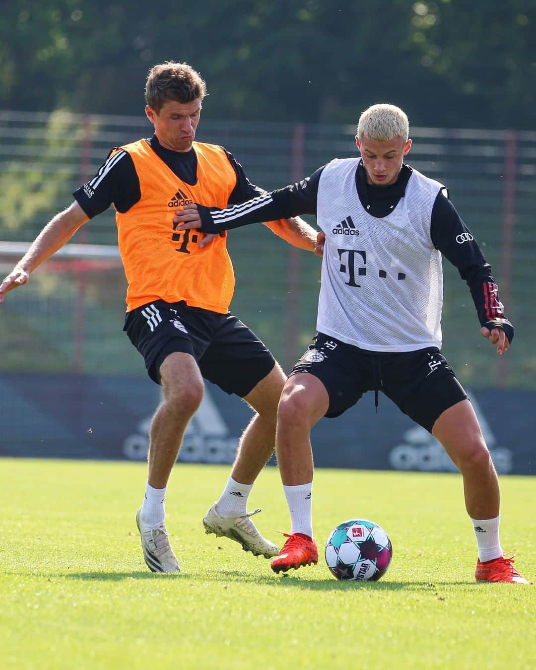 バイエルン・ミュンヘンさんのインスタグラム写真 - (バイエルン・ミュンヘンInstagram)「Working hard at Säbener 💪⚽  #MiaSanMia #packmas #FCBayern #Training #Football」9月12日 21時01分 - fcbayern