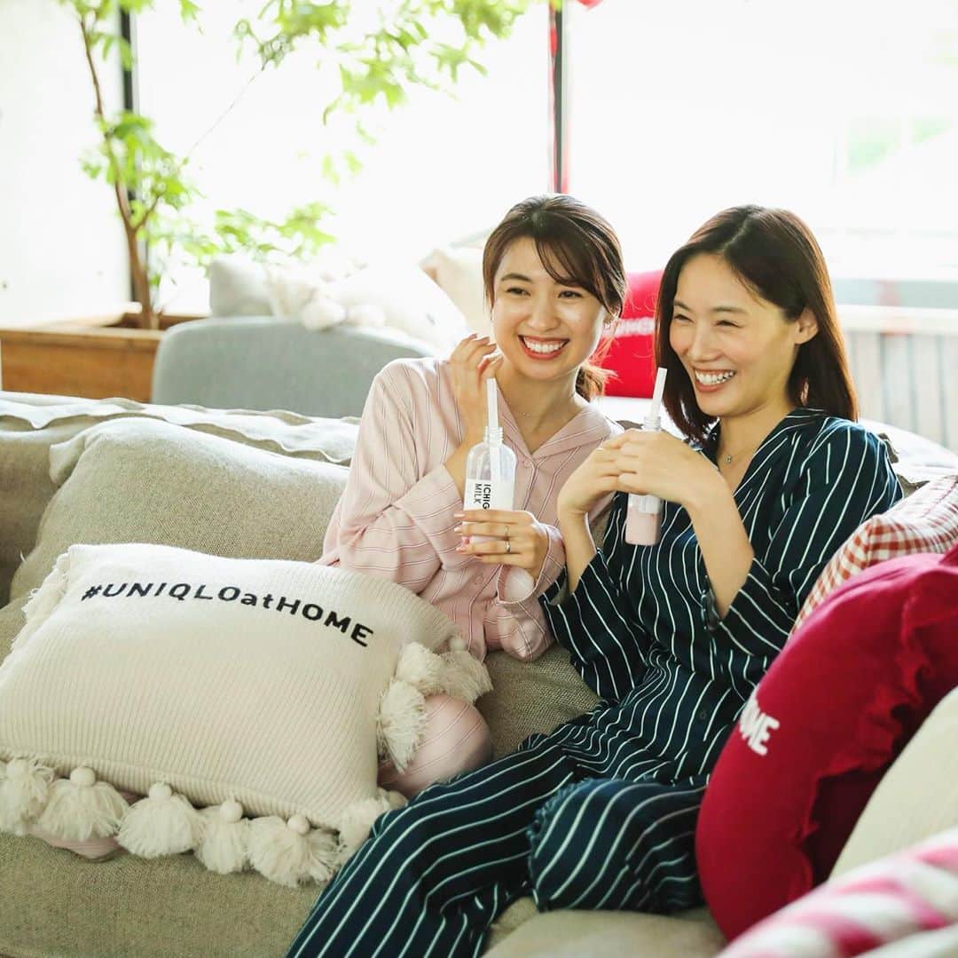 mikicoco00さんのインスタグラム写真 - (mikicoco00Instagram)「* * @uniqlo  UNIQLO at HOME🏠🎈 パジャマpartyへ♡ * 可愛いルームウェア、パジャマが沢山♡  私達が着ているのは #レーヨンサテンパジャマ 着心地もバッチリ🐏 肌触りも気持ち良いんですよ〜🤤 是非チェックしてみて下さいね〜！  3.4枚目はお家でテレビ鑑賞してる設定👭笑 あ〜楽しかった〜♡ * 可愛いルームウェアで、 お家時間も更に楽しくなりそうですね😚 * * * #uniqlo#uniqloginza #uniqloathome#uniqlo2020fw  #uniqloパジャマ#uniqloルームウェア」9月12日 21時02分 - mikicoco00